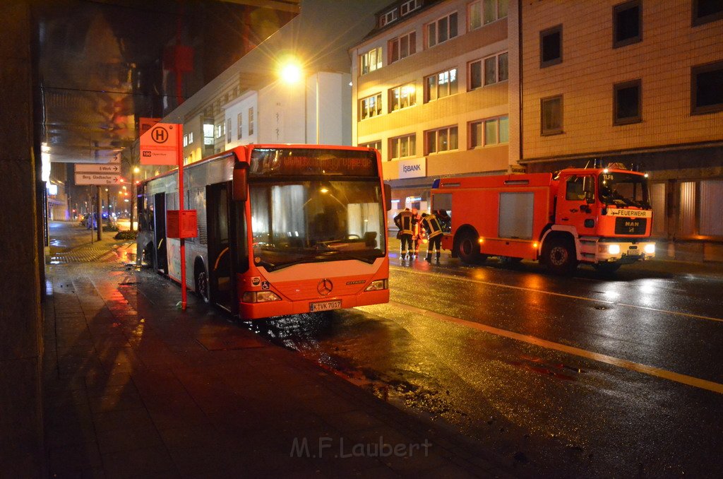 Stadtbus fing Feuer Koeln Muelheim Frankfurterstr Wiener Platz P084.JPG